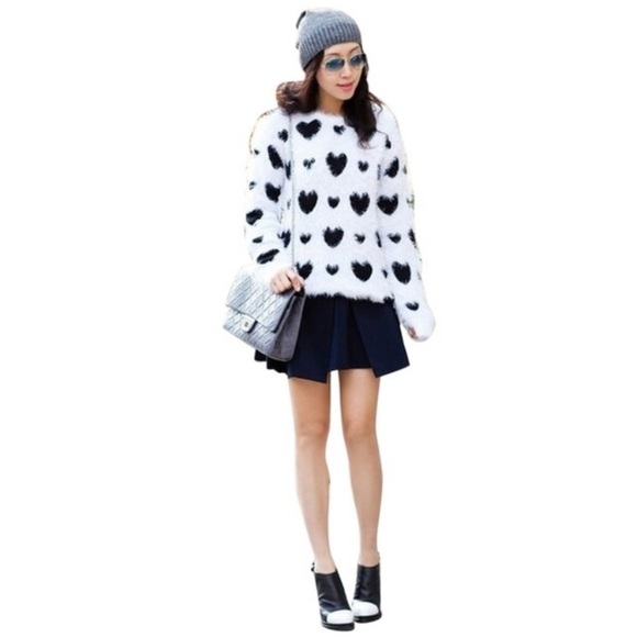 Robbi and Nikki eyelash textured stretchy heart sweater. Size XS - Picture 2 of 8